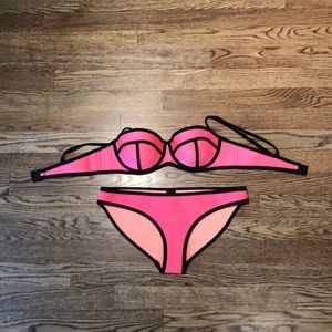 Triangl bikini top and bottom, barely worn